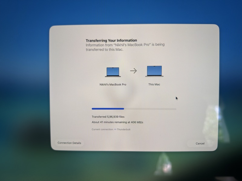 Very fast transfer speeds (up to 500MB/s) when using a Thunderbolt 4 connection